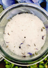 Load image into Gallery viewer, Peppermint and Eucalyptus Salts Close up
