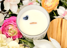 Load image into Gallery viewer, Soy Wood Wick Gardeners Dream Candle 10oz Top
