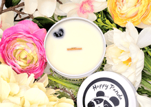 Load image into Gallery viewer, Soy Wood Wick Gardeners Dream Candle 6oz Top
